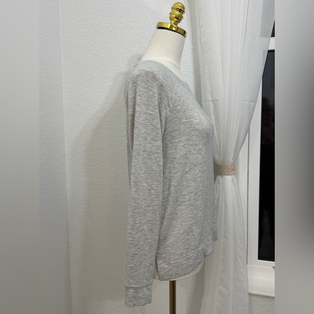 NEW Lou & Grey for LOFT Women's Light Grey Loungewear Sweatshirt Size XS - Picture 4 of 8